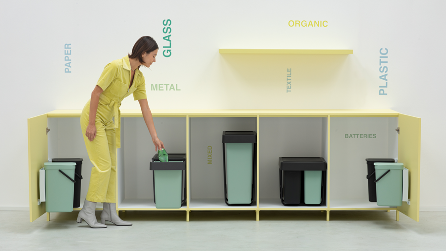 Les poubelles encastrées compactes de plus en plus populaires