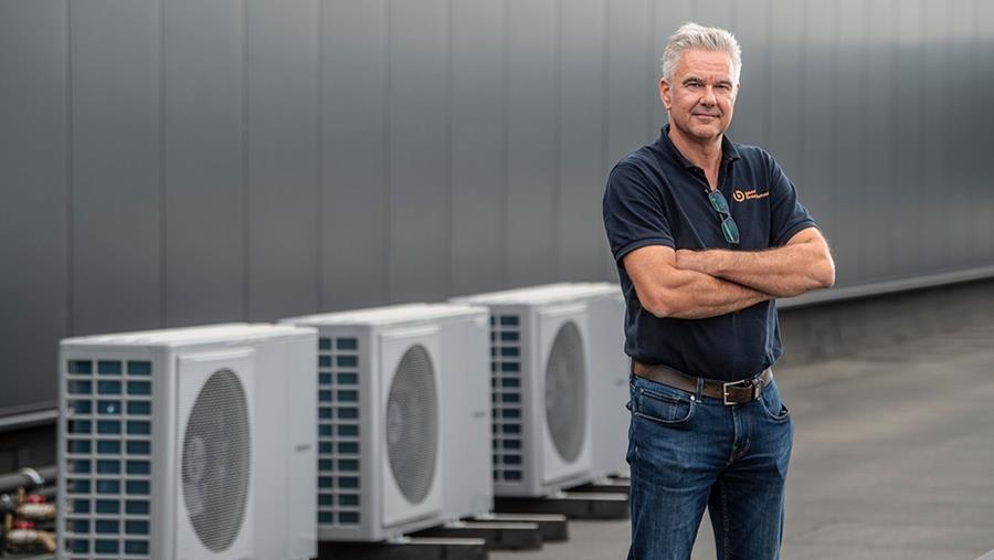 Trois pompes à chaleur monobloc combinées pour fournir une grande puissance