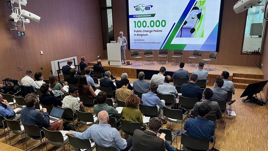 La Belgique célèbre 100.000 bornes de recharge publiques