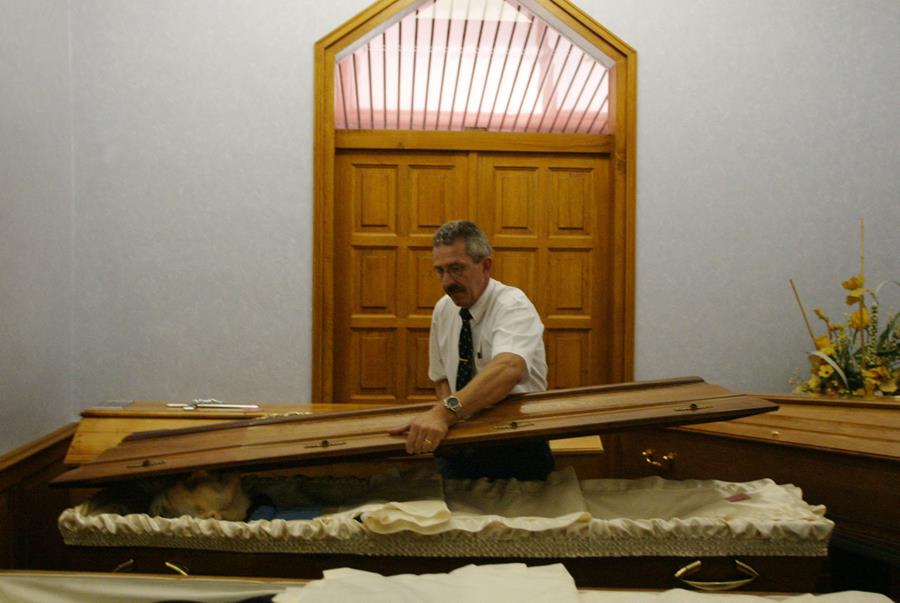 Des entreprises de pompes funèbres accusées de payer du personnel hospitalier pour récupérer des corps