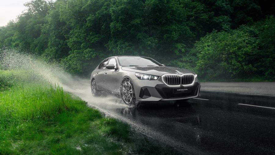 Plus de la moitié sous-estime la distance de freinage sous la pluie